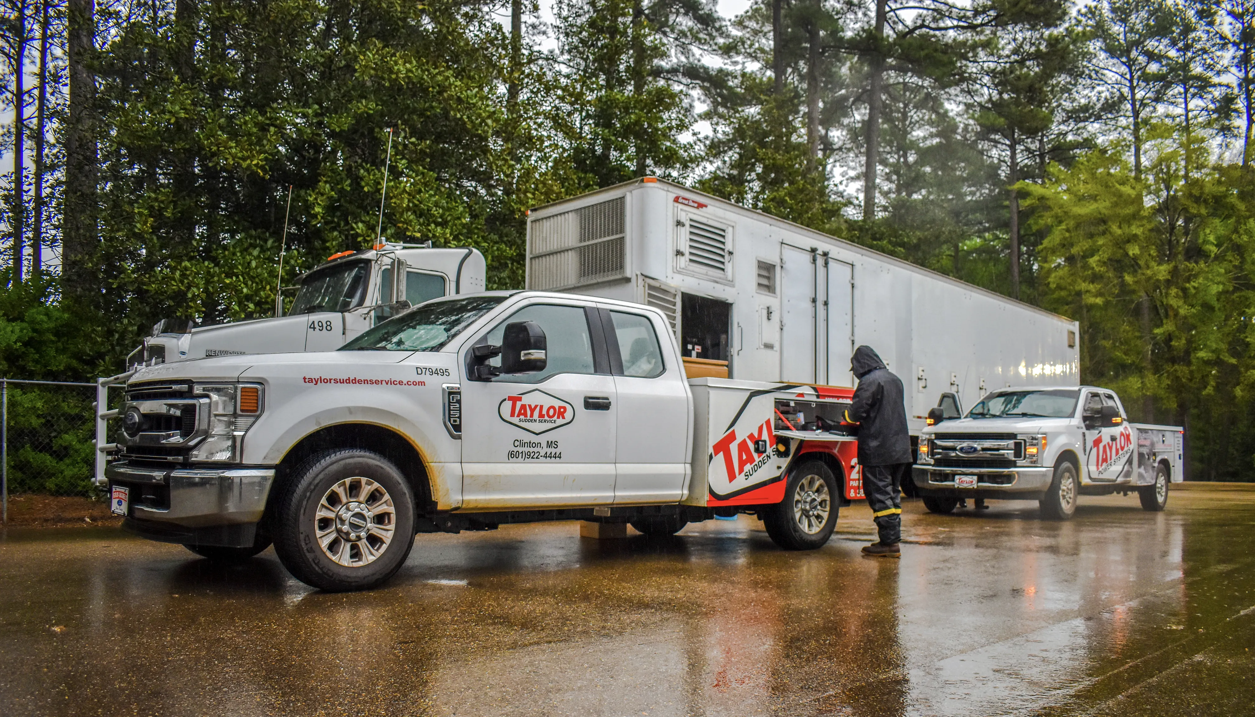 Emergency commercial generator service